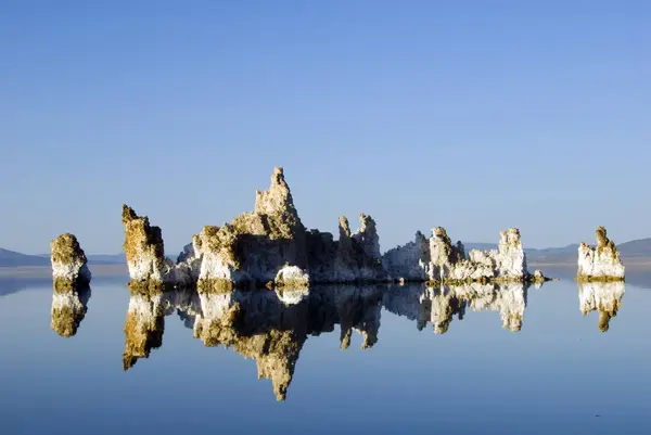 Large Tufa Formations Illuminated Reflected Afternoon Light Mono Lake — Stock Photo, Image