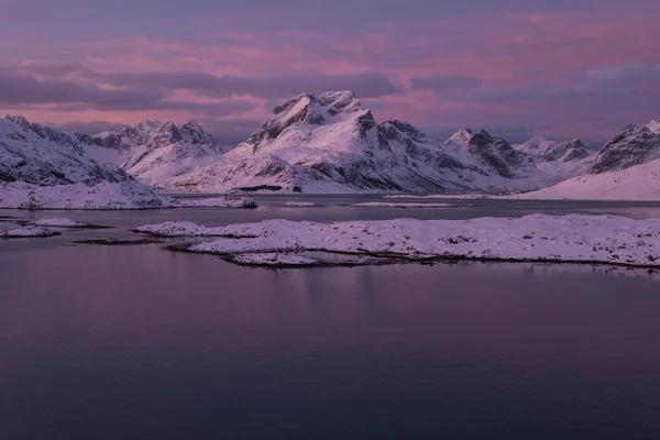 Hóval Borított Hegyek Fjordra Alatt Napkelte Lofoten Szigetek Norvégia — Stock Fotó