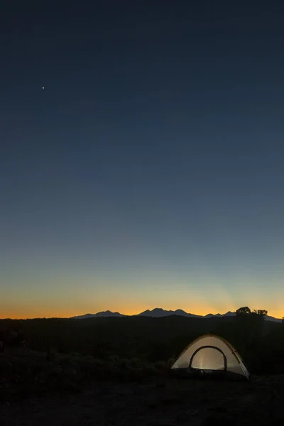 Tente Illuminée Sous Les Montagnes Sal Coucher Soleil Dans Vallée — Photo