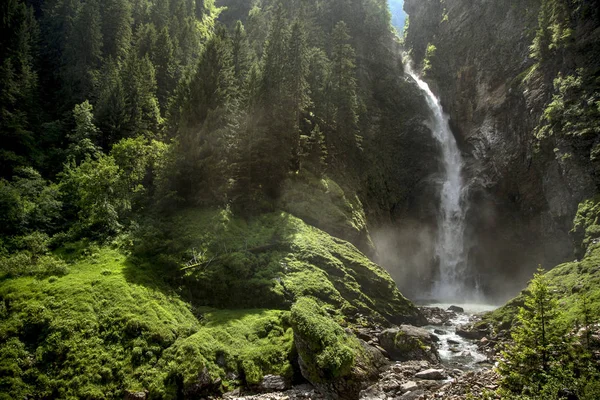Vacker Utsikt Över Vattenfallet Kronisk Schweiz — Stockfoto
