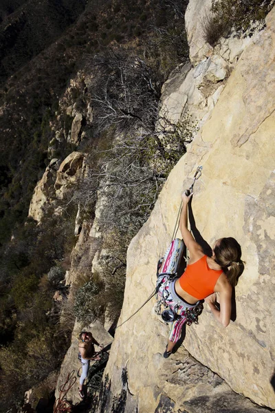 Woman Climbs Rapture Lower Gibraltar Rock Santa Barbara California — Stock Photo, Image