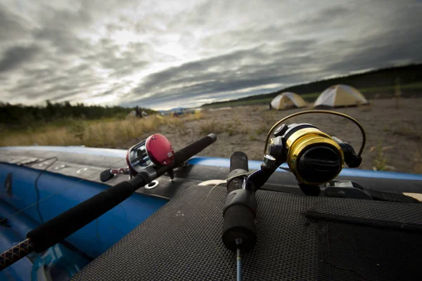 Rybářské Pruty Navijáky Vzdálené Písečné Duny Oblasti Řeky Severní Aljašce — Stock fotografie