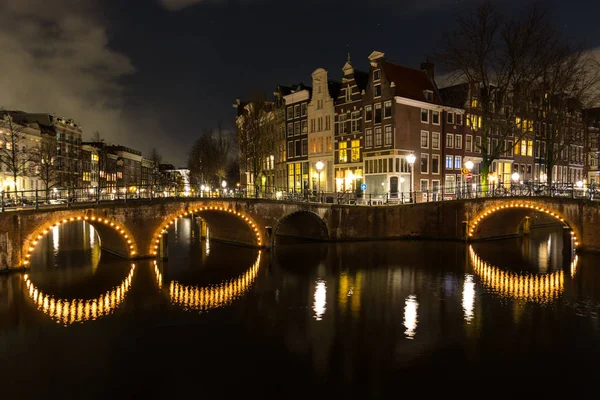 Hermosa escena nocturna Amsterdam — Foto de Stock