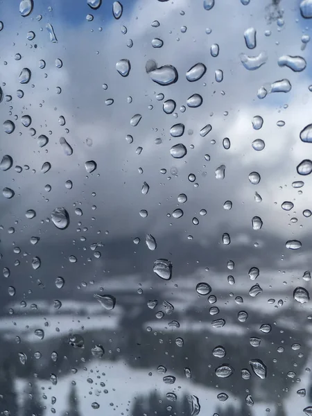 Waterdrops in een kabelbaan gondel — Stockfoto