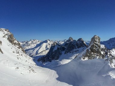 Avusturya Kayak Resort, St. Anton bir kayak run panoramik manzaraya 