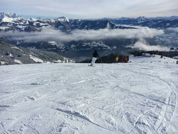 Piste de ski au domaine skiable autrichien Schmitten dans les Alpes tyroliennes — Photo