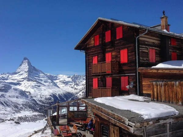 Matterhorn z hut w przód — Zdjęcie stockowe