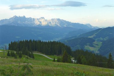 Akşam güneşi Dachstein dağlarda