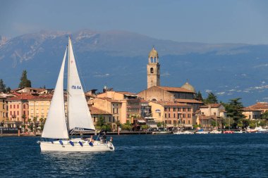 Lake Garda, İtalya ile bir tekne geçiş Salo