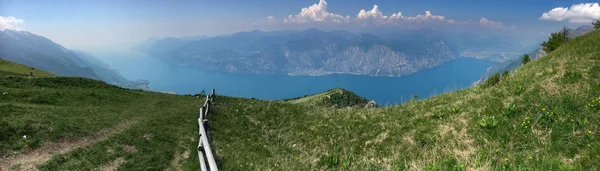 Malebný pohled na jezero Garda Monte Baldo — Stock fotografie
