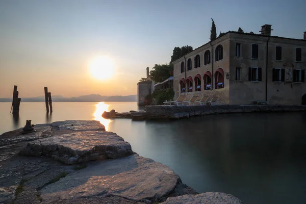 Punta San Vigilo en el Lago de Garda, Italia — Foto de Stock