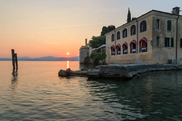 Punta San Vigilo en el Lago de Garda, Italia — Foto de Stock