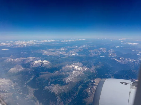 从飞机上俯瞰白云石和意大利阿尔卑斯山 — 图库照片