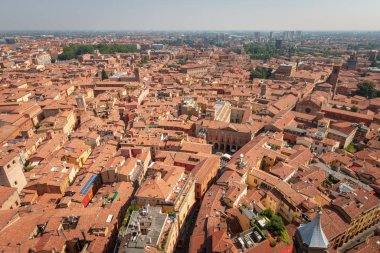 Bologna, İtalya 'nın hava manzarası kuzeydoğu yönünde.