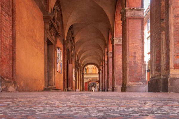İtalya 'nın Bologna kentindeki Strada Maggiore' da atari salonu