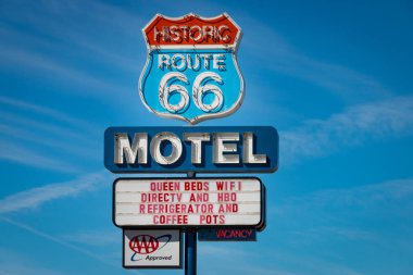 Arizona, Seligman 'da bir motel tabelası. 