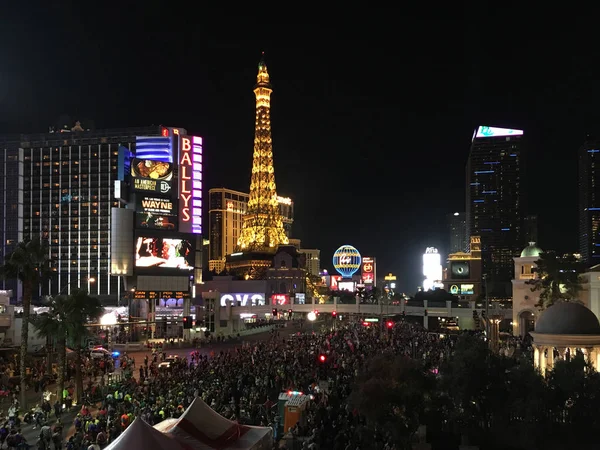 Foto exterior de Las Vegas Strip llena de corredores de maratón por nig —  Fotos de Stock
