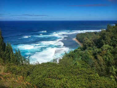 Kauai Hawaii adasında Kee Plajı'nda Manzara görünümü Kalalau yürüyüş parkurundan görülen, Abd
