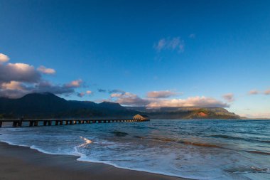 Waioli Beach Park Güzel sabah, Kauai Hawaii adasında Hanalei Bay, Abd