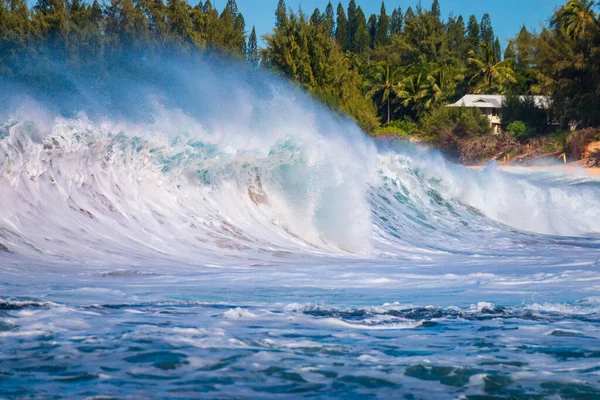 Piękne Spektakularne Fale Upaść Plaża Tunele Makua Beach Hawajskiej Wyspie — Zdjęcie stockowe
