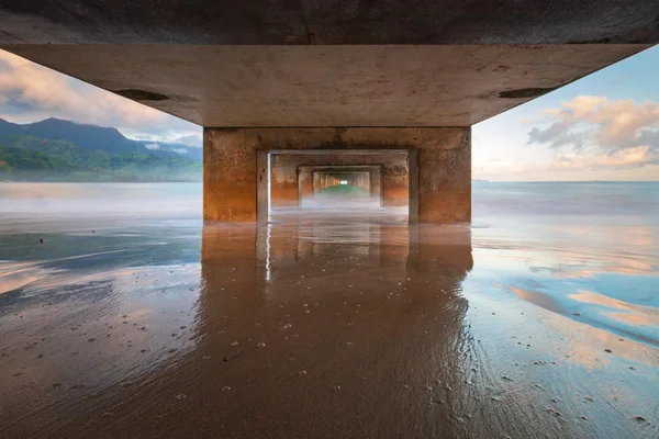 Pod Hanalei Molo Zatoce Hanalei Hawajskiej Wyspie Kauai Usa Wcześnie — Zdjęcie stockowe