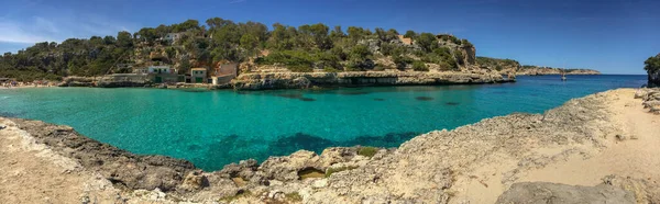 Panorama Hermosa Playa Cala Llombards Con Agua Mar Azul Isla — Foto de Stock