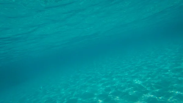 Areia Subaquática Arenosa Fundo Marinho Raso Mar Mediterrâneo Com Reflexos — Fotografia de Stock