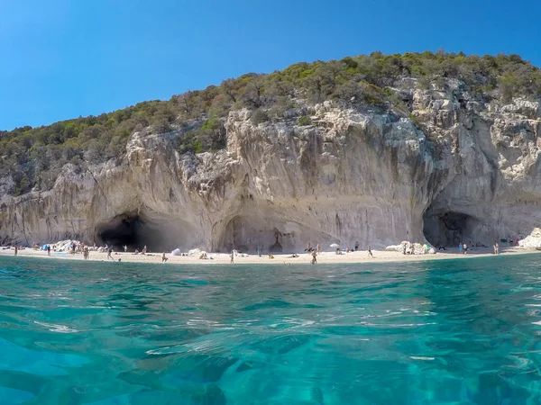 Cala Luna Itálie Září 2017 Pláž Známými Jeskyněmi Italském Ostrově — Stock fotografie
