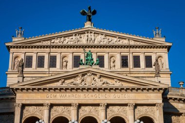 Opera binası önü Alte Oper Frankfurt (eski opera) üzerinde 