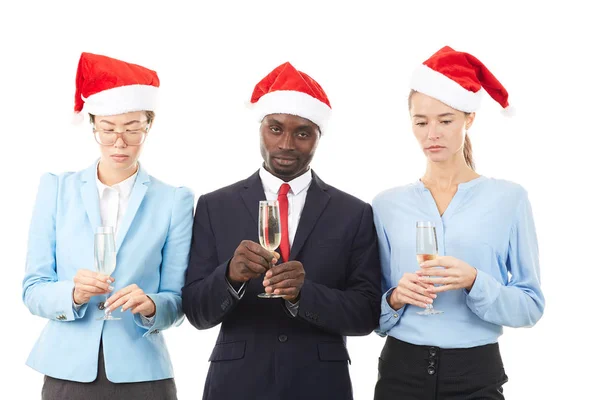 Büroangestellte bei Weihnachtsfeier — Stockfoto