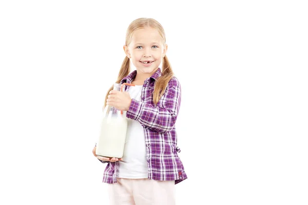 Девушка с бутылкой молока — стоковое фото
