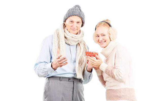 Seniorenpaar an Weihnachten — Stockfoto