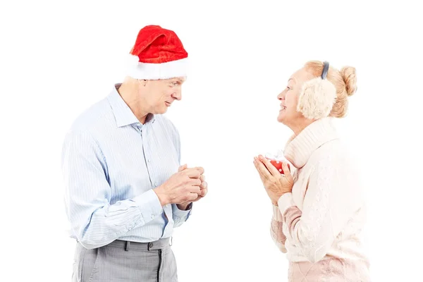 Seniorenpaar an Weihnachten — Stockfoto