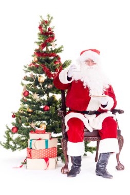 Santa Noel ağacı yakınındaki