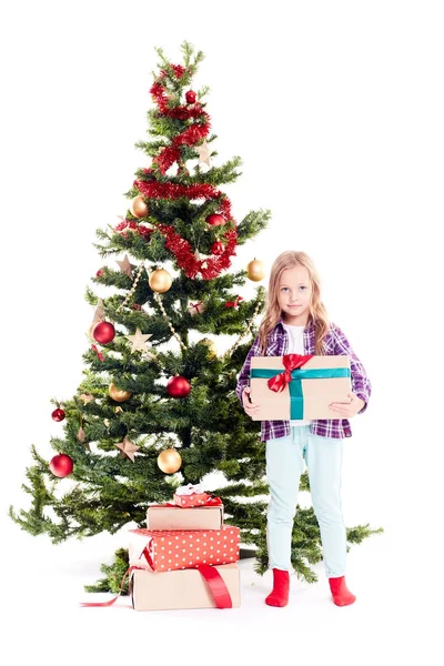 Chica cerca de árbol de Navidad — Foto de Stock