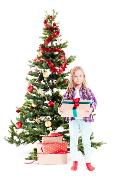 क्रिसमस पेड़ के पास लड़की — स्टॉक फ़ोटो, इमेज