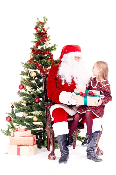 Recibir un regalo de Santa Claus — Foto de Stock