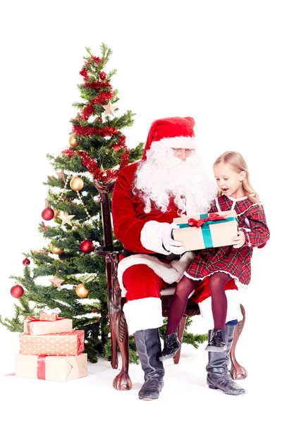 Recibir un regalo de Santa Claus — Foto de Stock