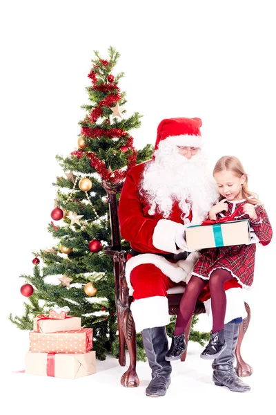 Recibir un regalo de Santa Claus — Foto de Stock