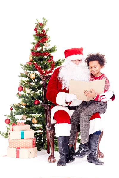 Santa leyendo cuento de Navidad para niño — Foto de Stock