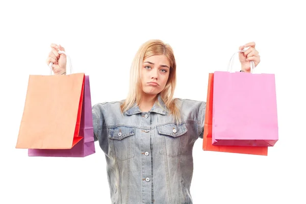 Frau mit Einkaufstüten — Stockfoto