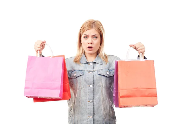 Frau mit Einkaufstüten — Stockfoto