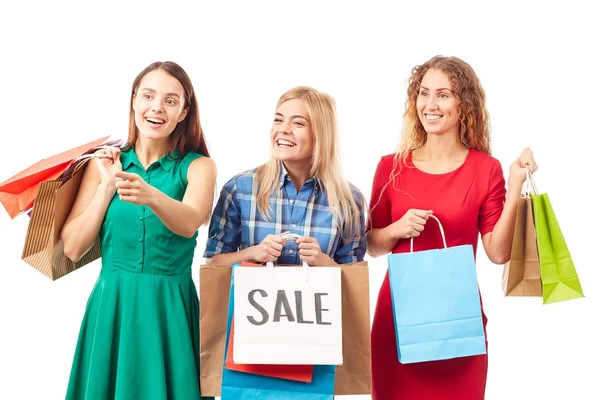 Njuter av shopping försäljning — Stockfoto