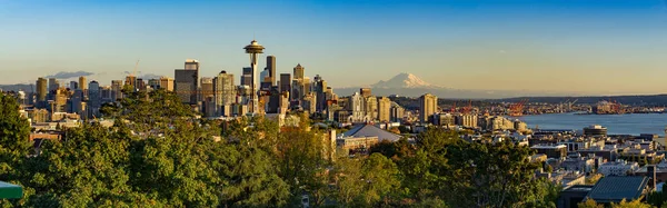 Un panorama du centre ville de Seattle — Photo