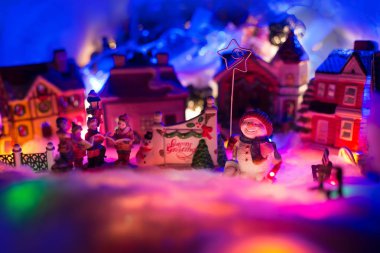 yıldız holding kardan adam ile işaret tebrik tatil çocuk korosu standları