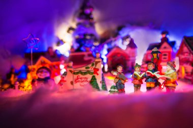 Çocuk gospel Korosu'nun sno işaretiyle tebrik mevsim yanındaki şarkı