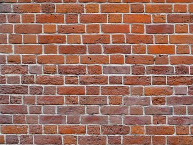 Kıvrımlı dekoratif kırmızı tuğla döşeme arkaplanı yukarıdan aydınlatılmış.