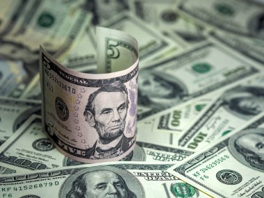 Dolar başına beş dolar.