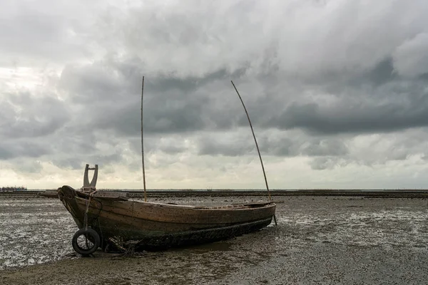 Barca a remi in mare . — Foto Stock