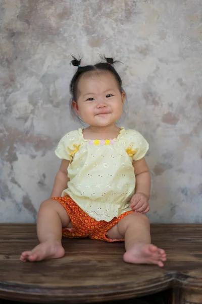 Baby girl with Thai traditional dress. — Stock Photo, Image